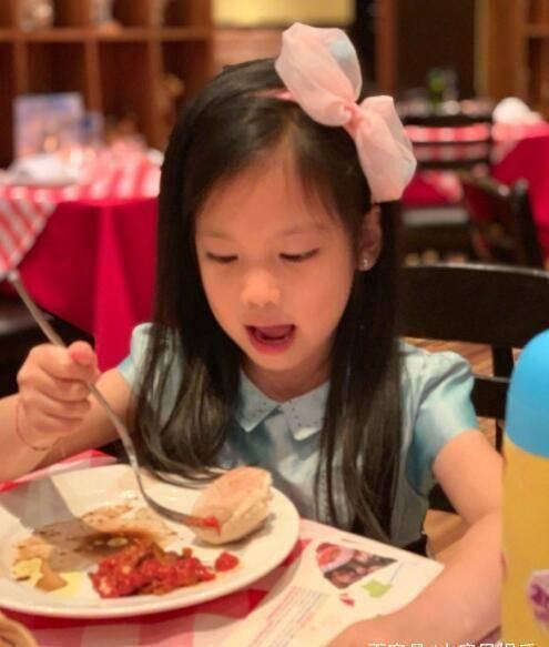 娱乐吃瓜酱女儿,揭秘明星家庭背后的温馨故事